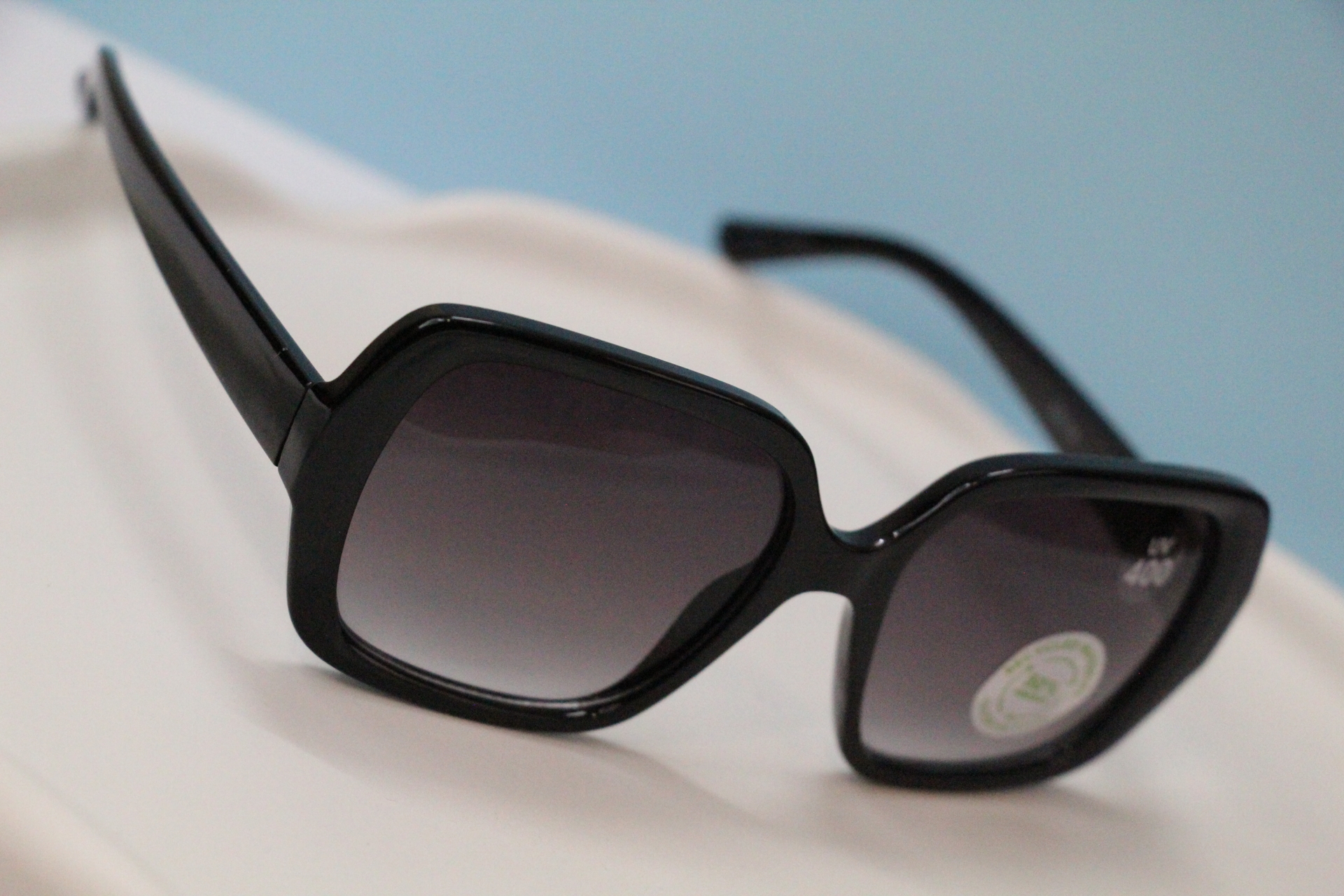 عینک آفتابی زنانه اکسسوریز