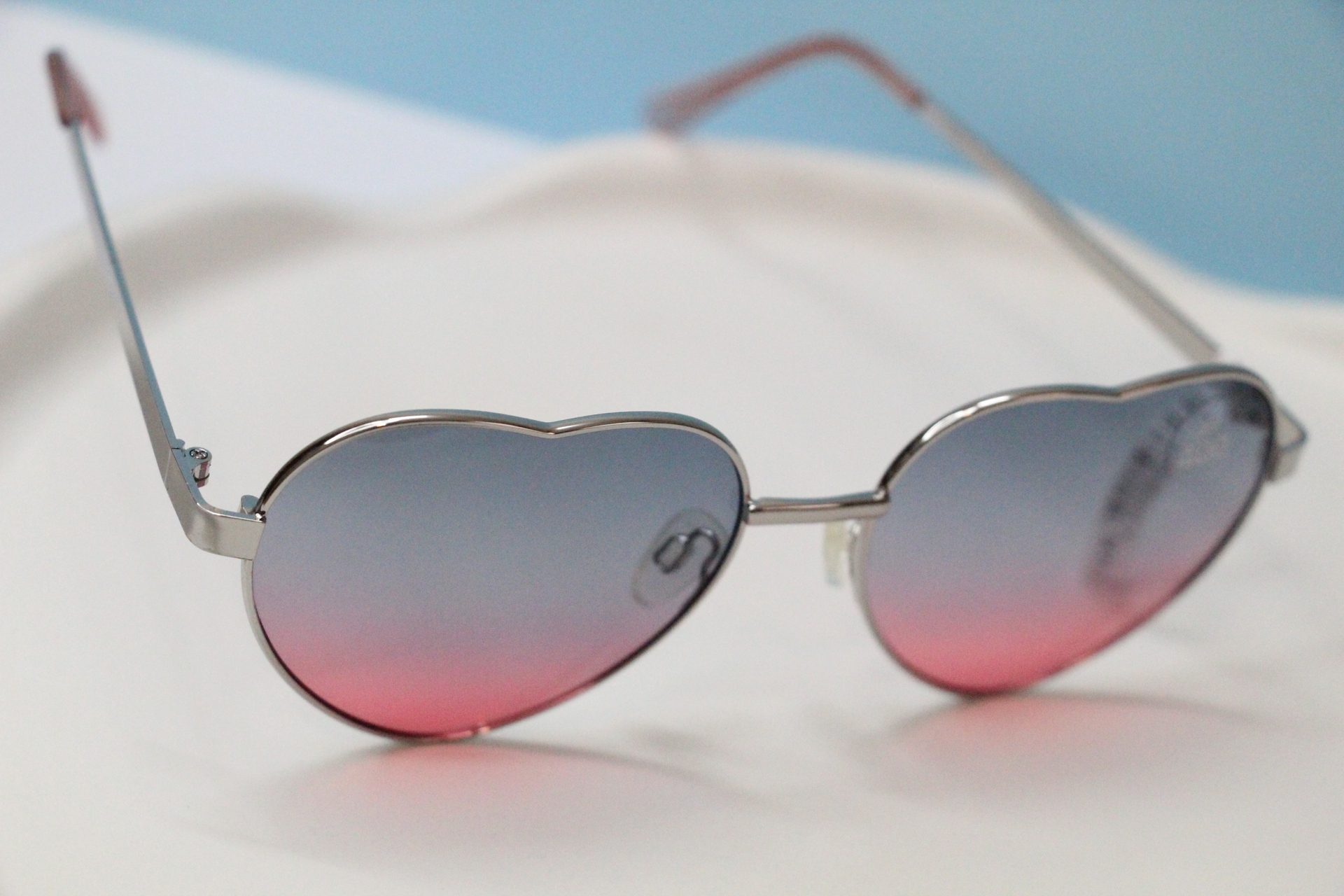 عینک دخترانه اسپرت قلبی سیکس